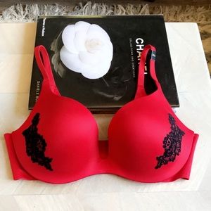 NWT Stunning Victoria's Secret Push-Up Bra 34D